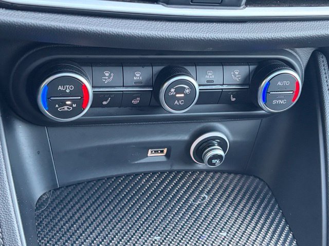 Used 2023 Alfa Romeo Stelvio Estrema AWD/4WD image 31