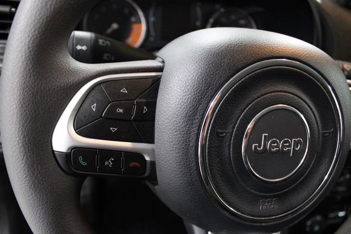 Used 2023 Jeep Renegade Latitude image 29