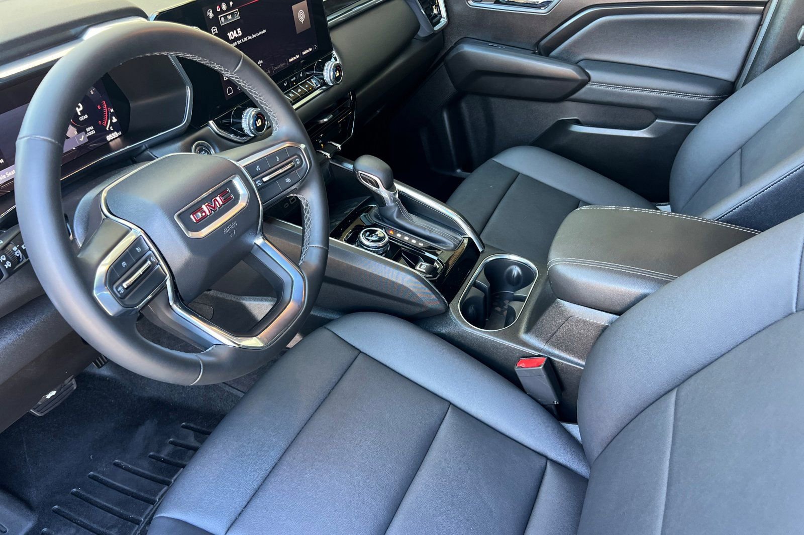 Used 2024 GMC Canyon Elevation w/ Elevation Premium Package image 10