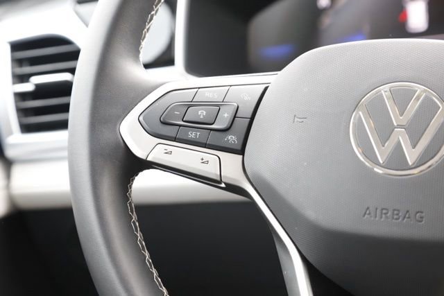 Used 2025 Volkswagen Taos SE w/ Black Wheel Package FWD image 18