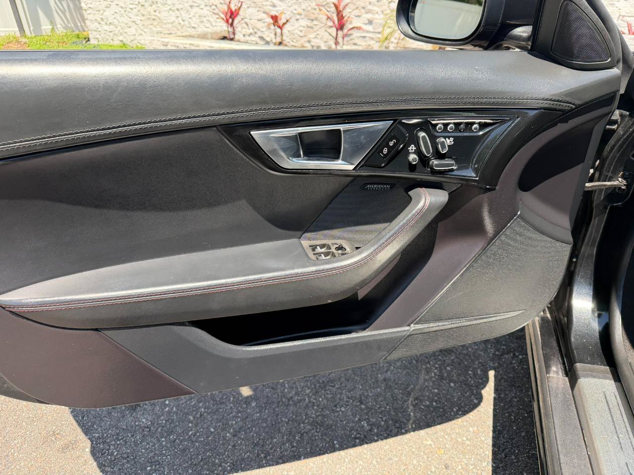 Used 2014 Jaguar F-TYPE S RWD image 31