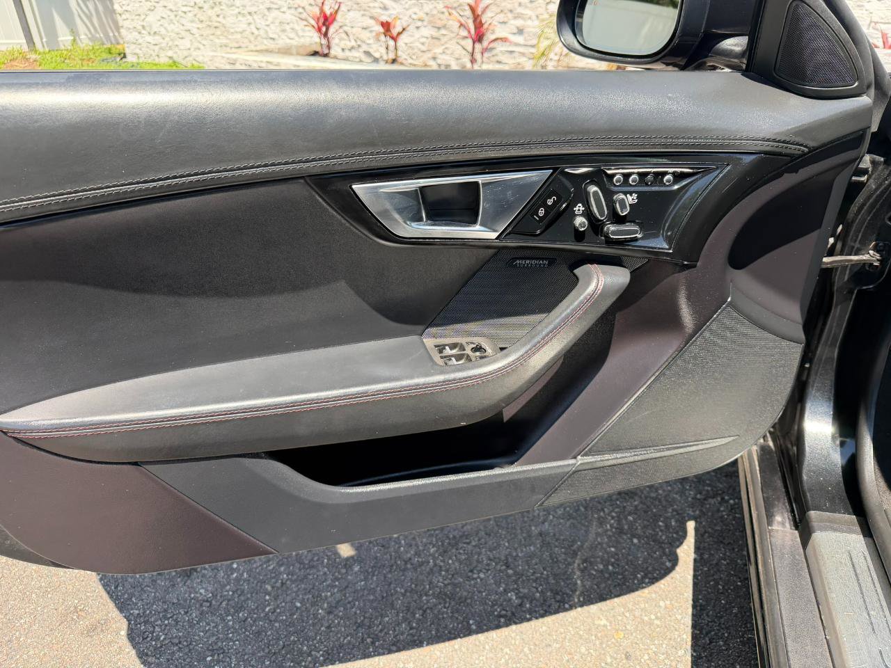Used 2014 Jaguar F-TYPE S RWD image 31