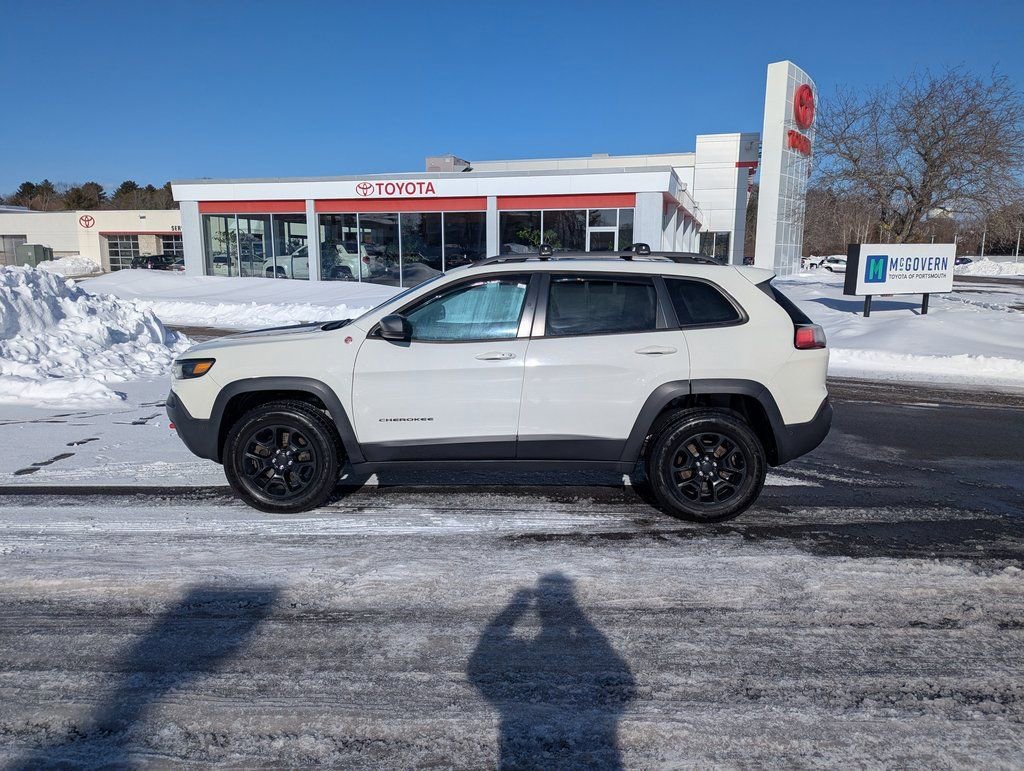 Used 2019 Jeep Cherokee Trailhawk image 2