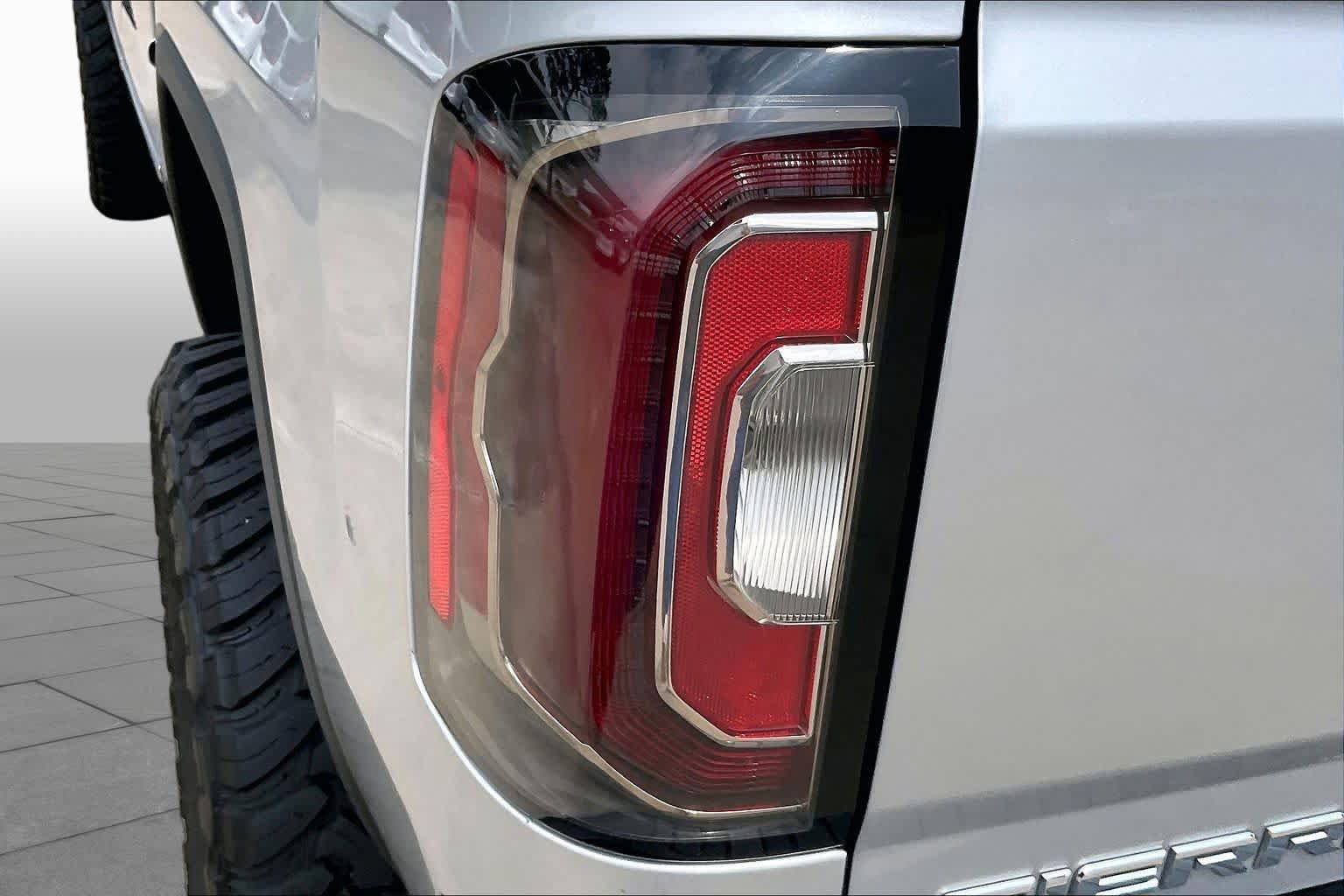 Used 2018 GMC Sierra 1500 SLT w/ Texas SLT Premium Package AWD/4WD image 28