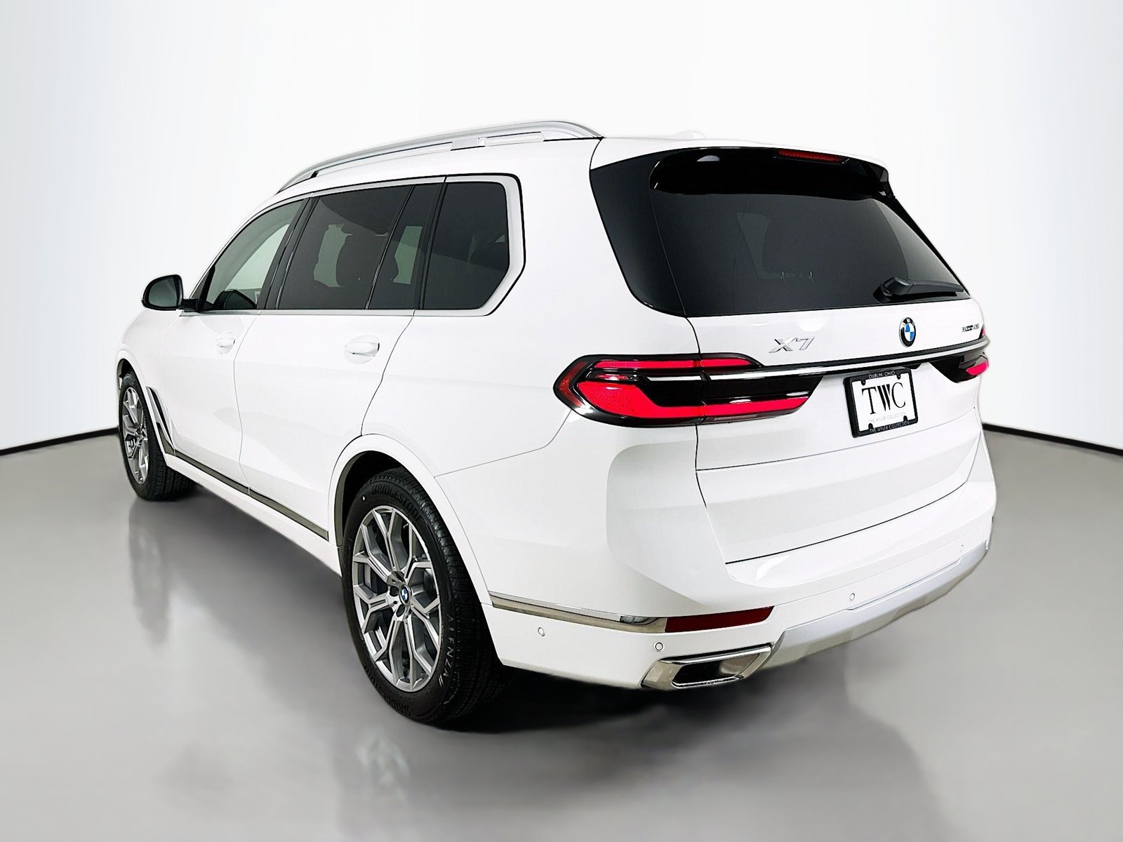 New 2027 BMW X7 xDrive40i w/ Premium Package AWD/4WD image 7