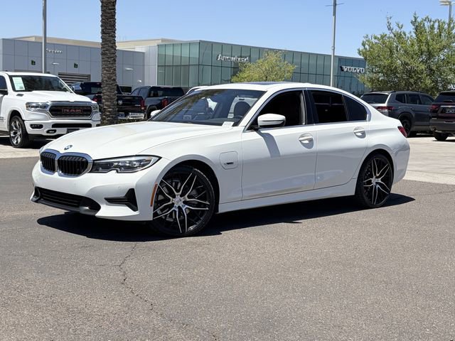 Used 2022 BMW 330e w/ M Sport Package RWD image 2