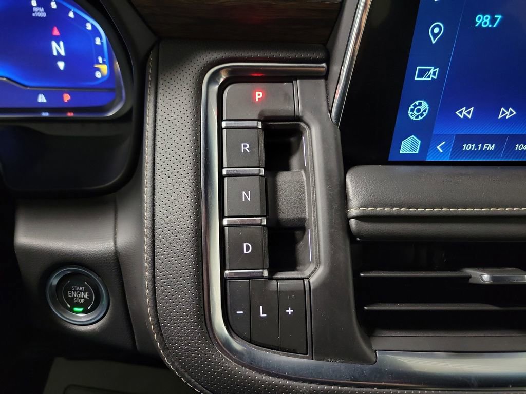 Used 2023 Chevrolet Suburban Premier image 20