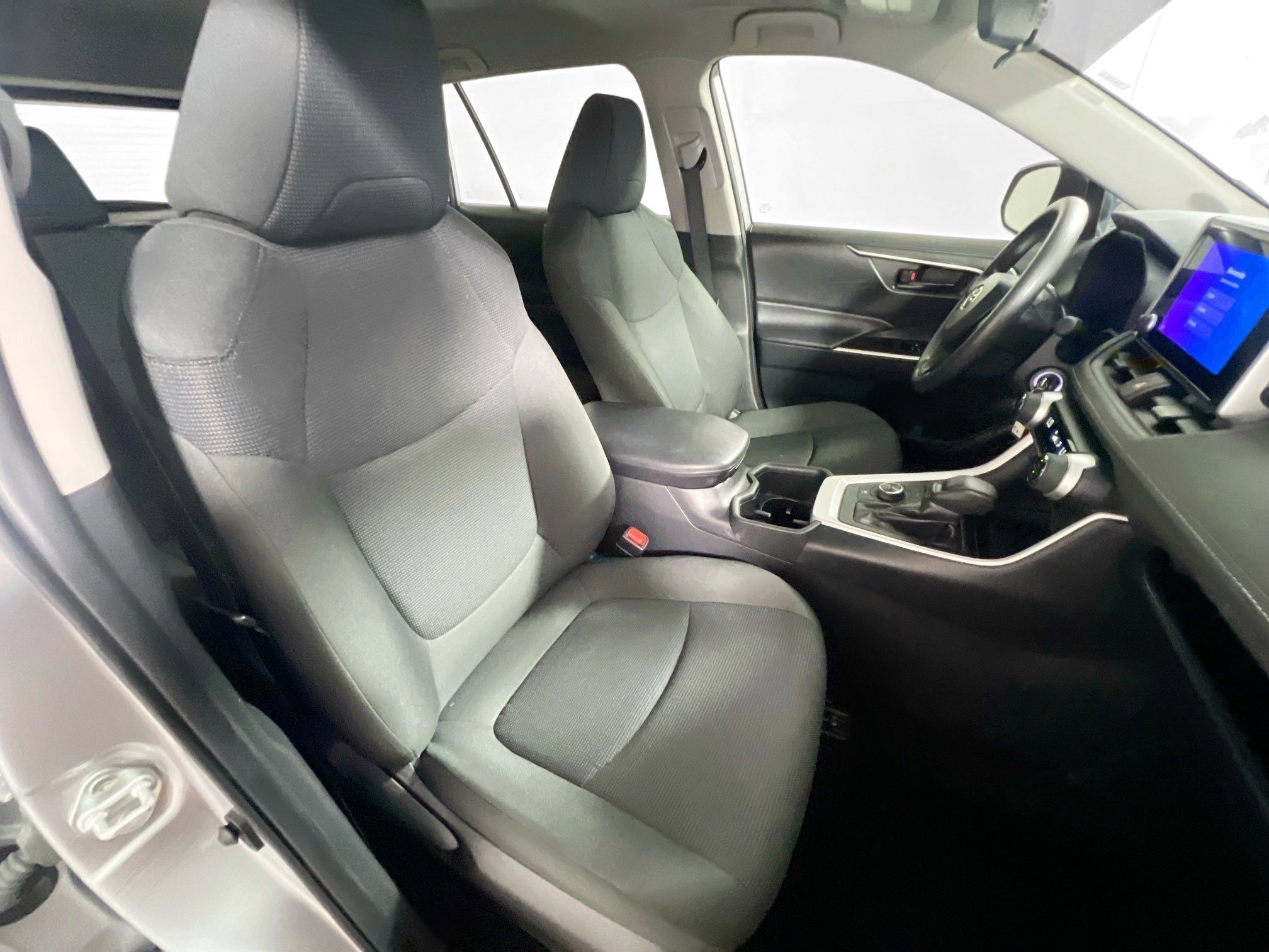 Used 2024 Toyota RAV4 LE image 30