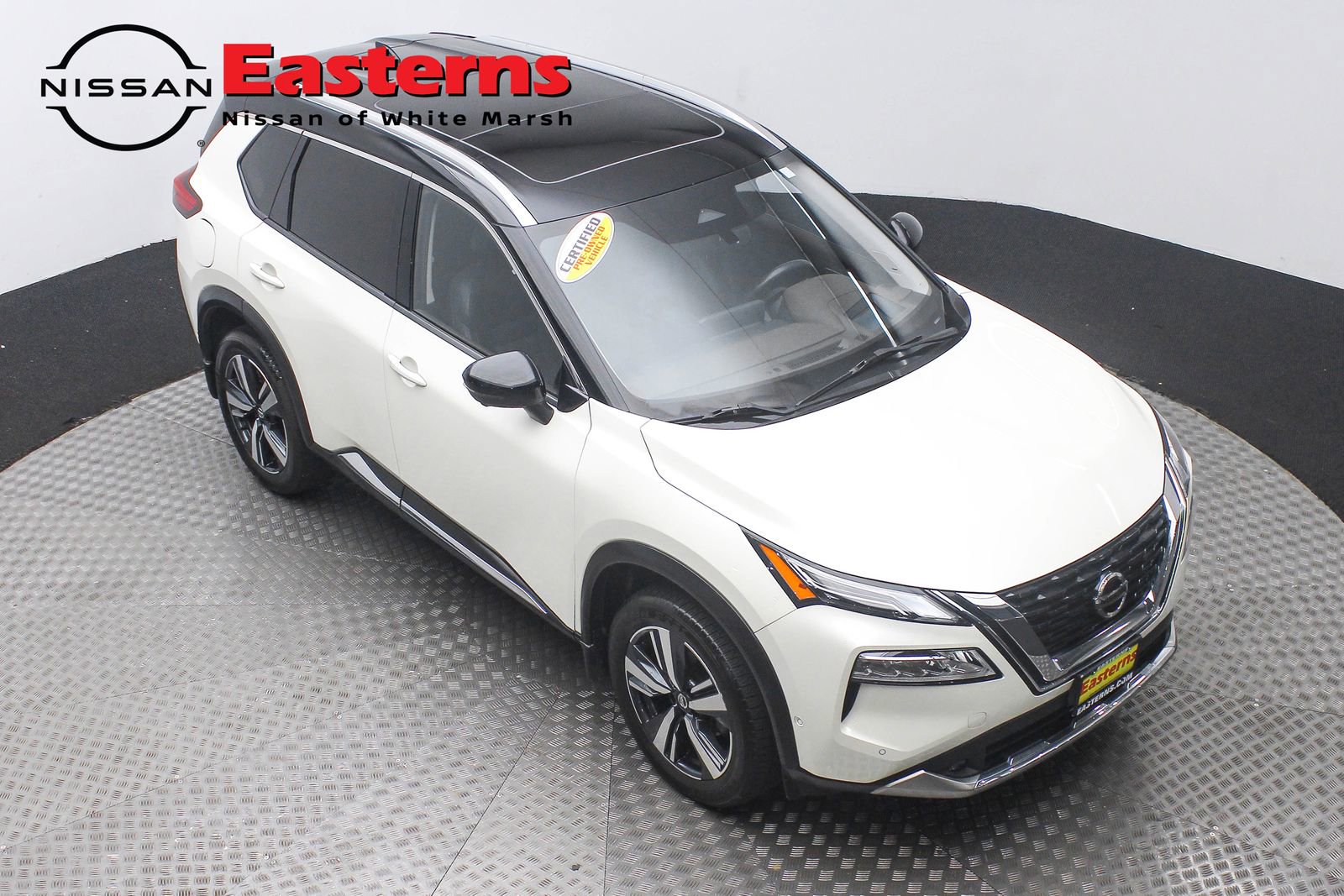Used 2021 Nissan Rogue Platinum image 3