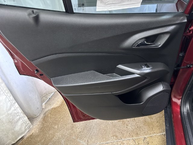 Used 2025 Chevrolet Trax LT FWD image 22
