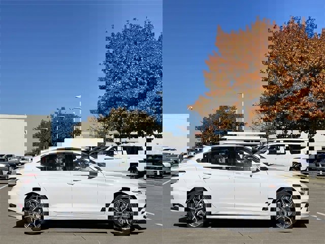 Used 2025 Genesis G70 2.5T image 3