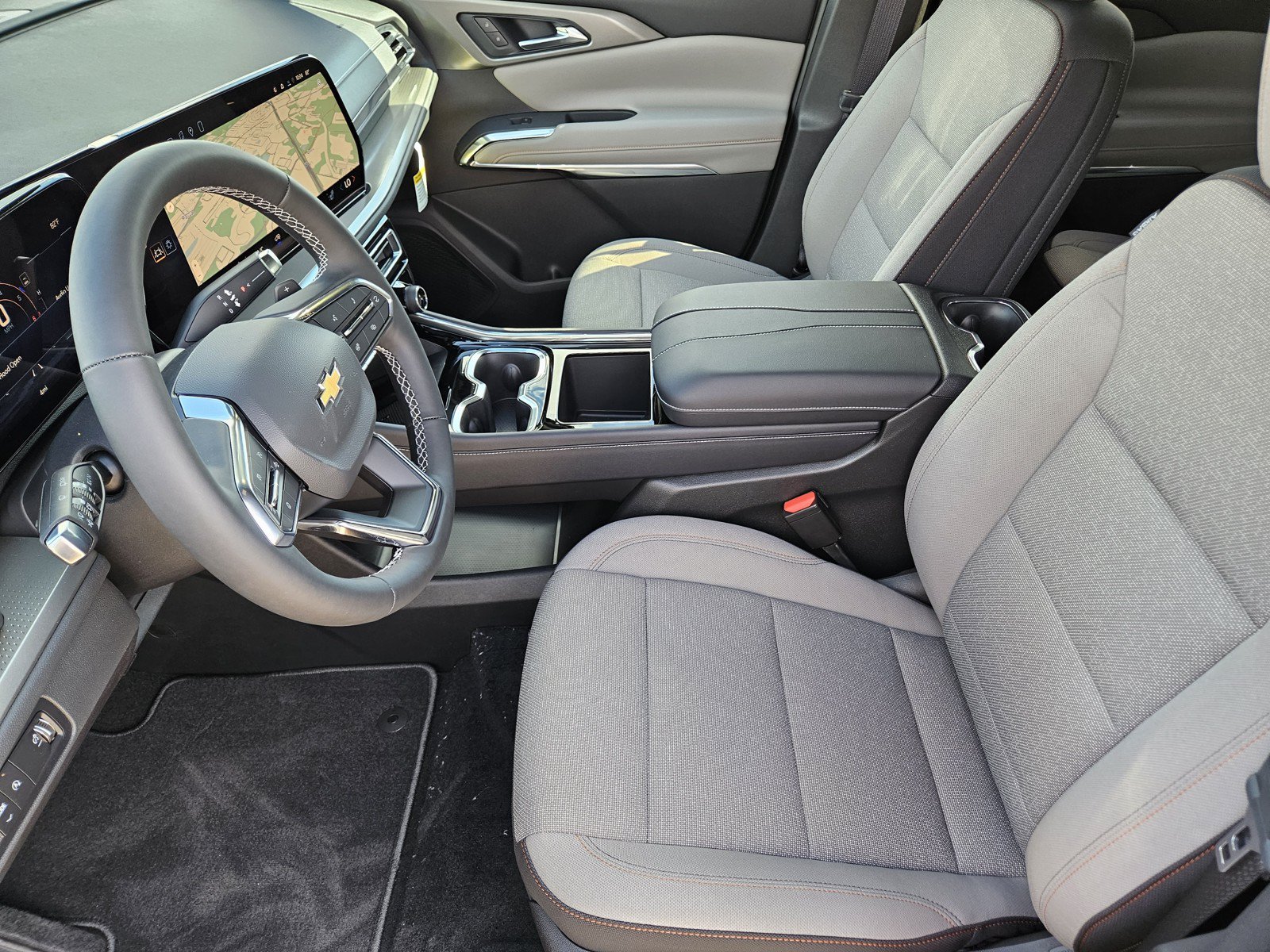 New 2027 Chevrolet Traverse LT w/ Driver Confidence Package FWD image 9