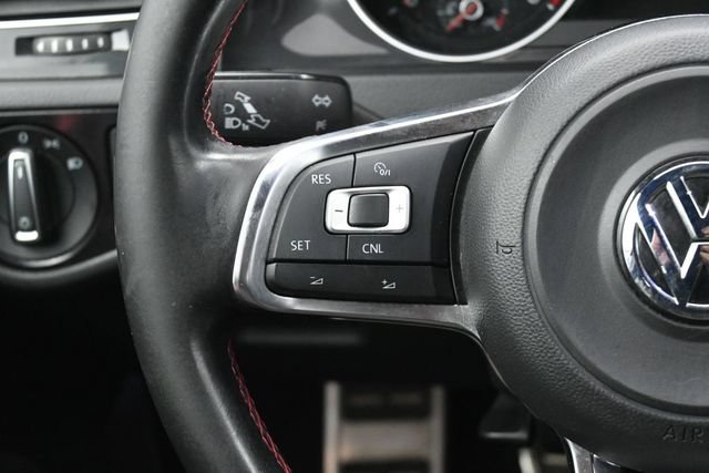 Used 2016 Volkswagen Golf 4-Door FWD image 16