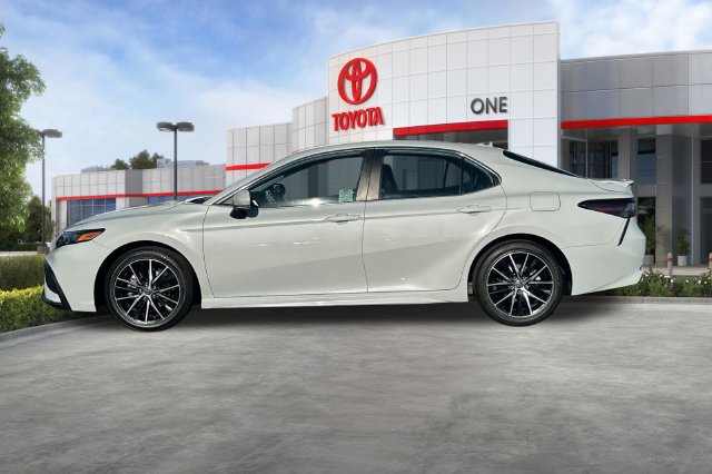 Used 2024 Toyota Camry SE FWD image 9