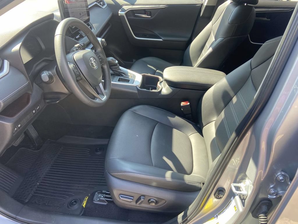 Used 2025 Toyota RAV4 Limited FWD image 17