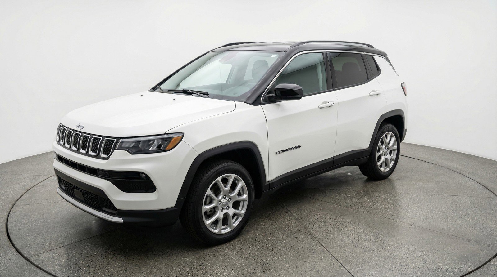 Used 2025 Jeep Compass Limited image 3
