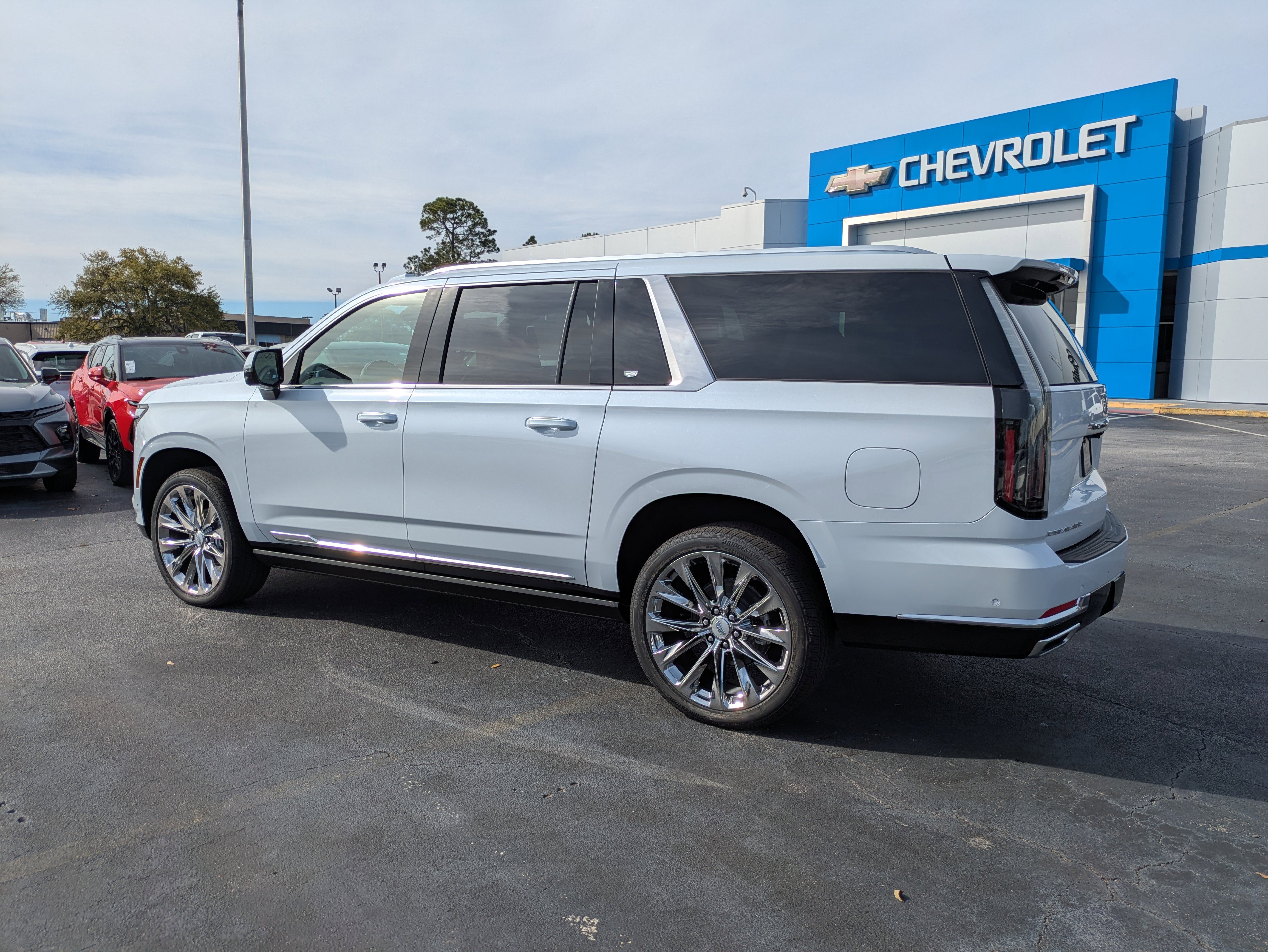 New 2026 Cadillac Escalade ESV Luxury w/ LPO, Radiant Package image 30