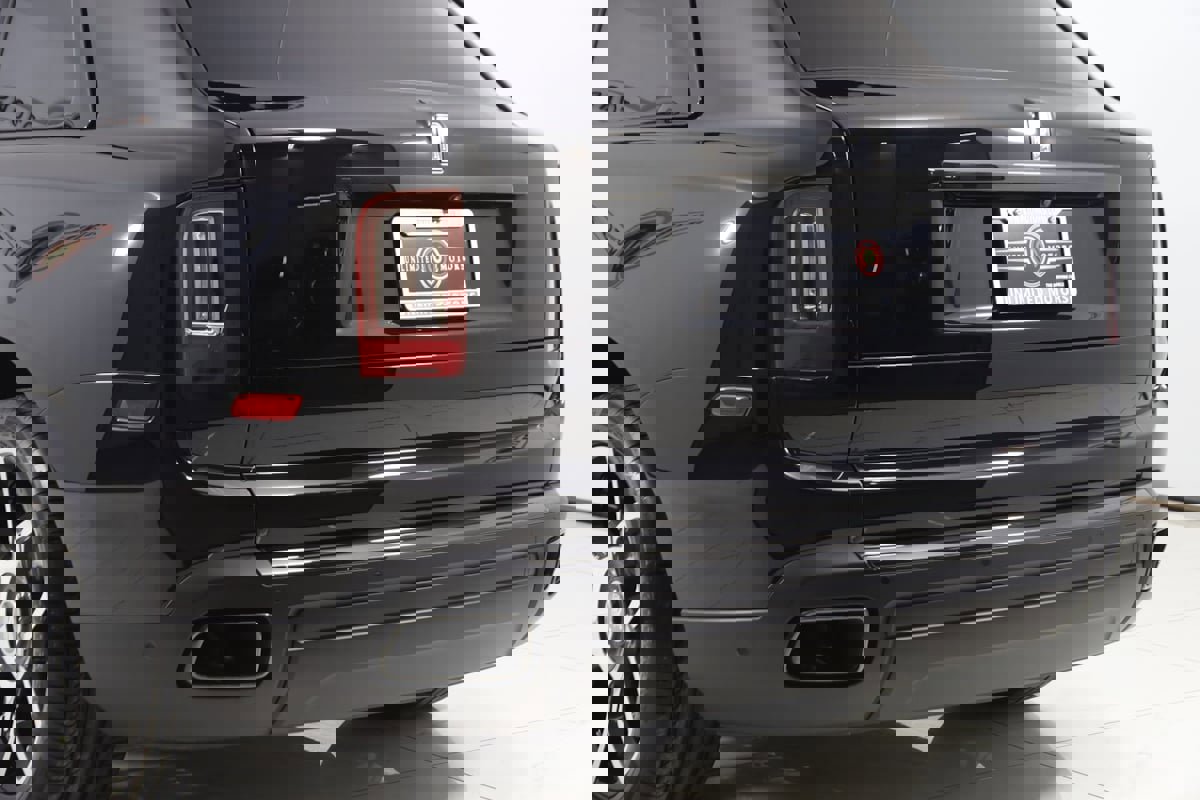 Used 2024 Rolls-Royce Cullinan Black Badge image 38