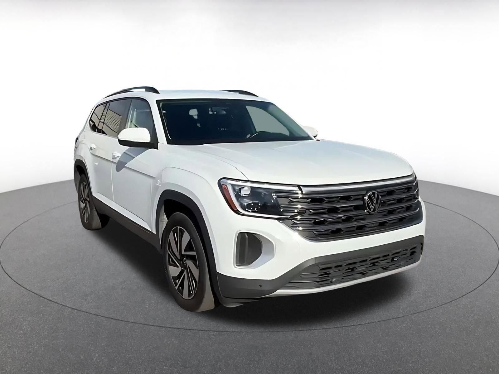 Used 2025 Volkswagen Atlas SE AWD/4WD image 3