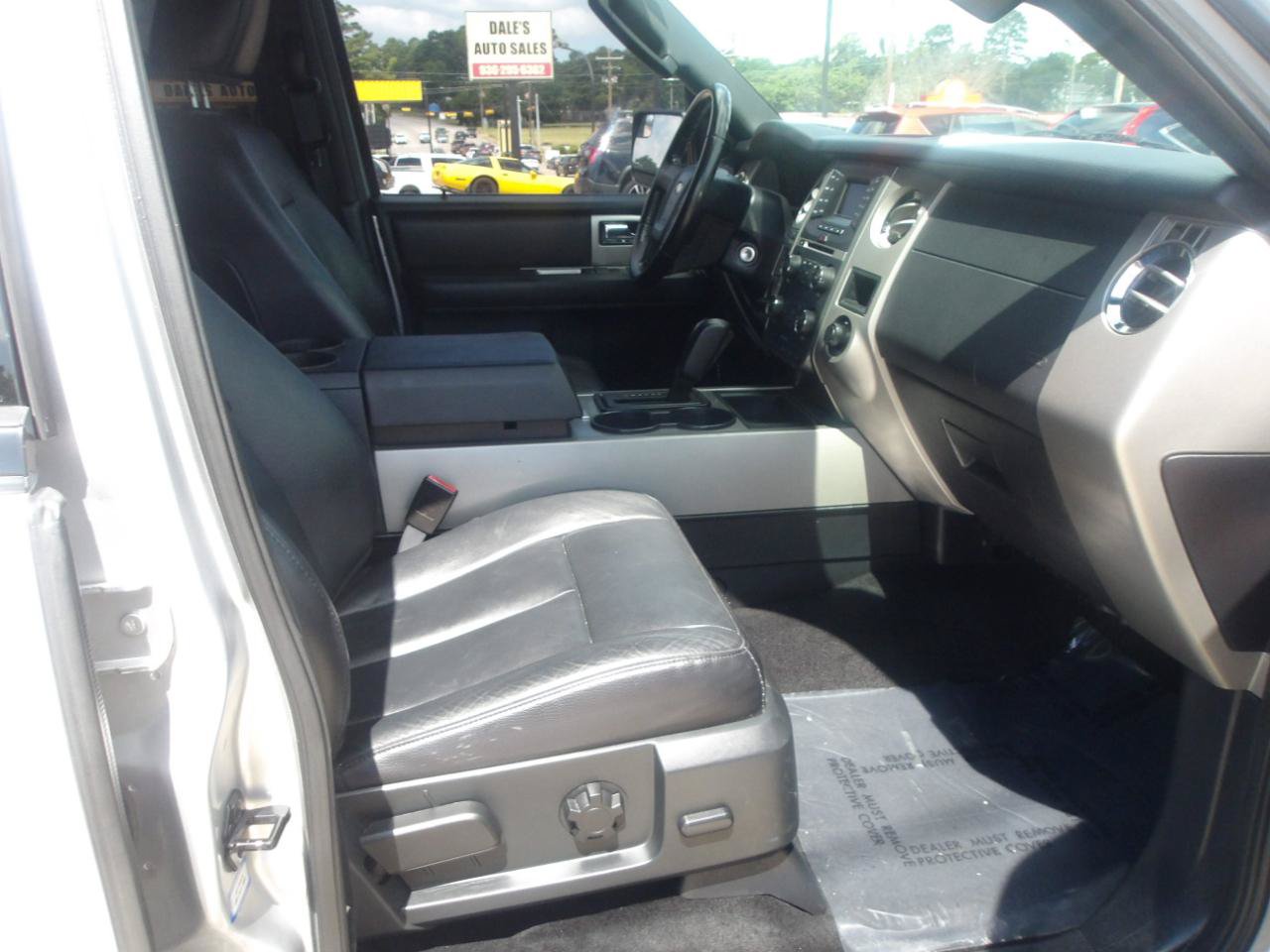 Used 2015 Ford Expedition XLT w/ Equipment Group 201A RWD image 10