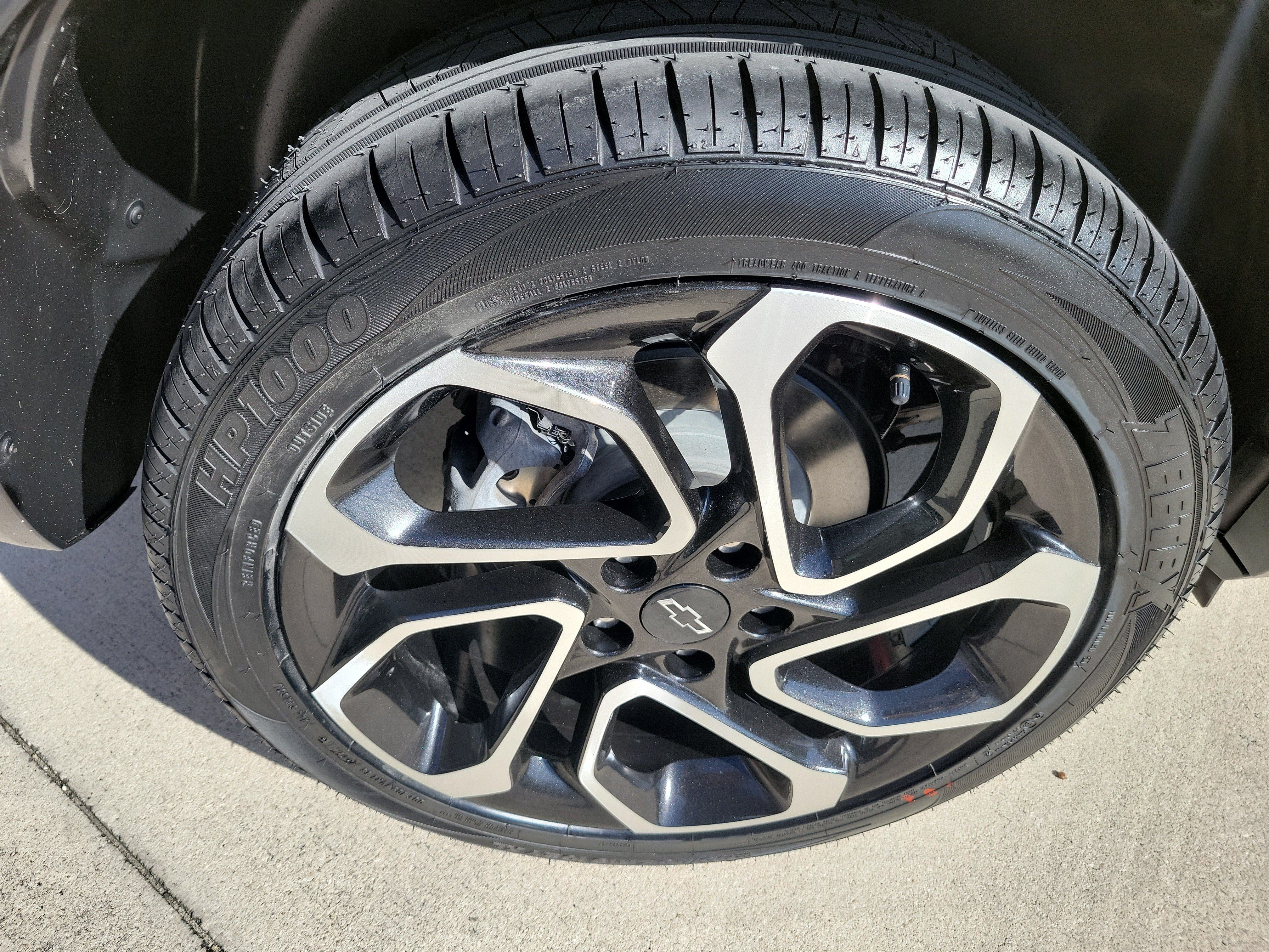Used 2024 Chevrolet Trax RS w/ Sunroof Package FWD image 8