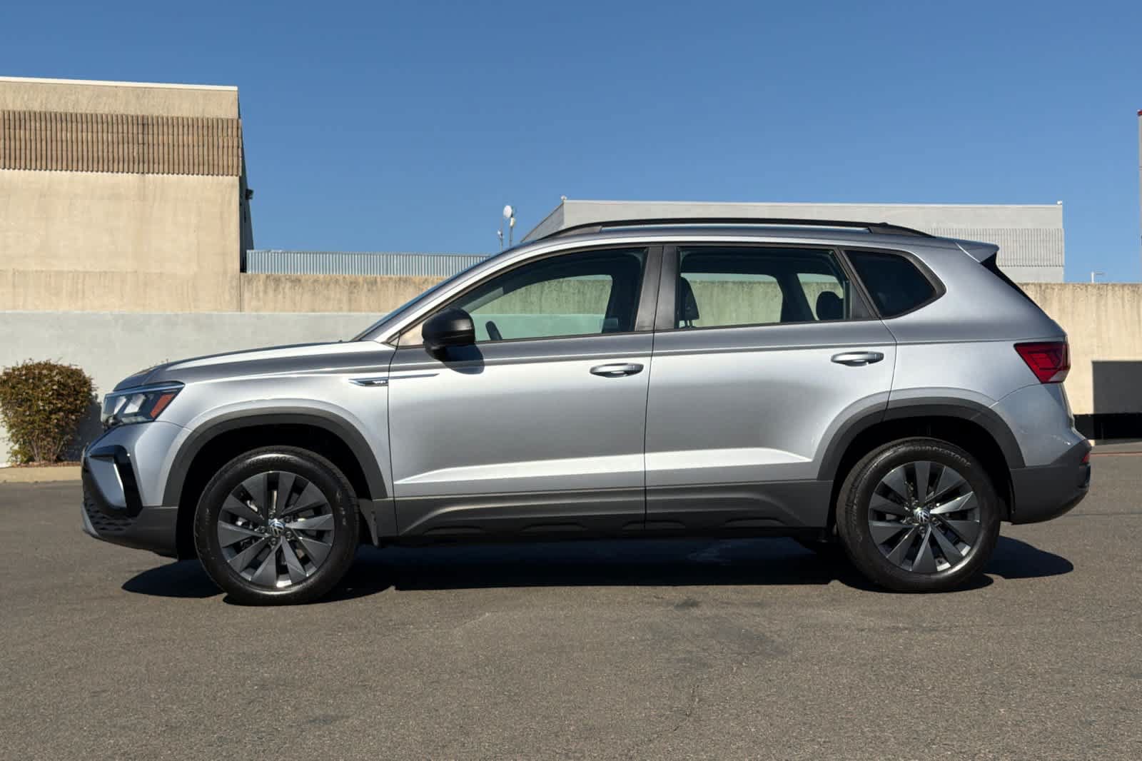 Used 2024 Volkswagen Taos S FWD image 9