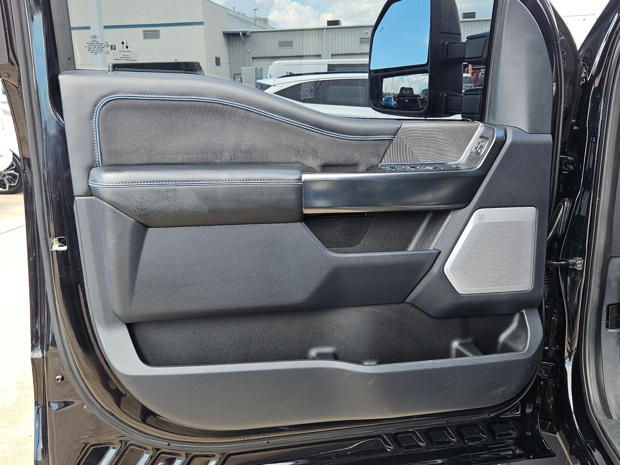 Used 2025 Ford F350 Platinum AWD/4WD image 12