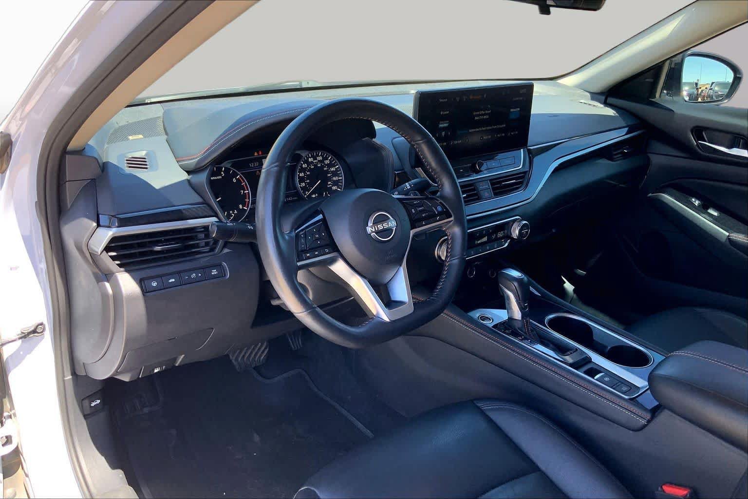 Used 2024 Nissan Altima 2.0 SR FWD image 18