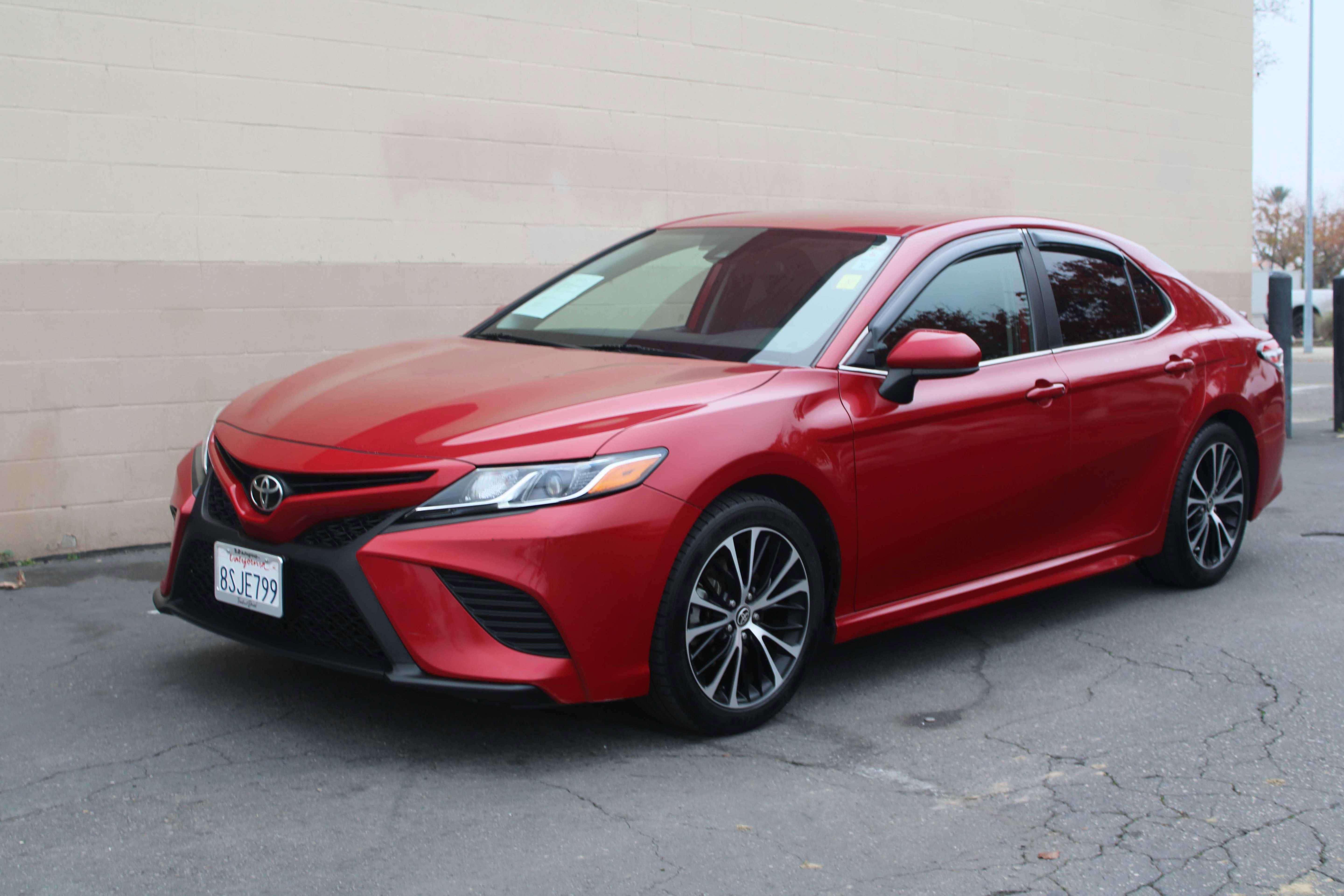 Used 2020 Toyota Camry SE image 4
