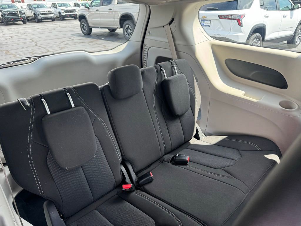 Used 2023 Chrysler Voyager LX FWD image 8