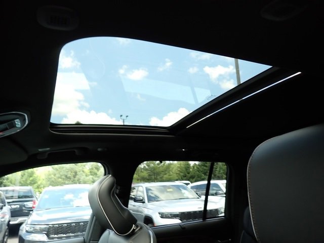 New 2025 Jeep Grand Cherokee Summit w/ Adv Protech Group IV image 17