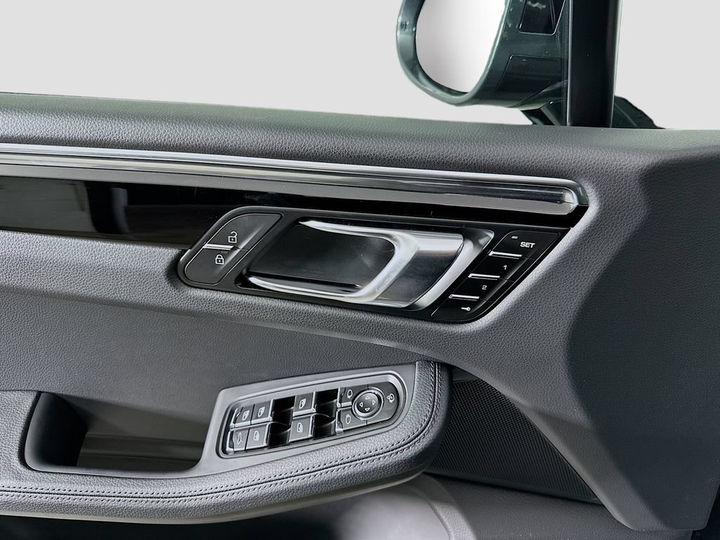 Certified 2026 Porsche Macan AWD/4WD image 20