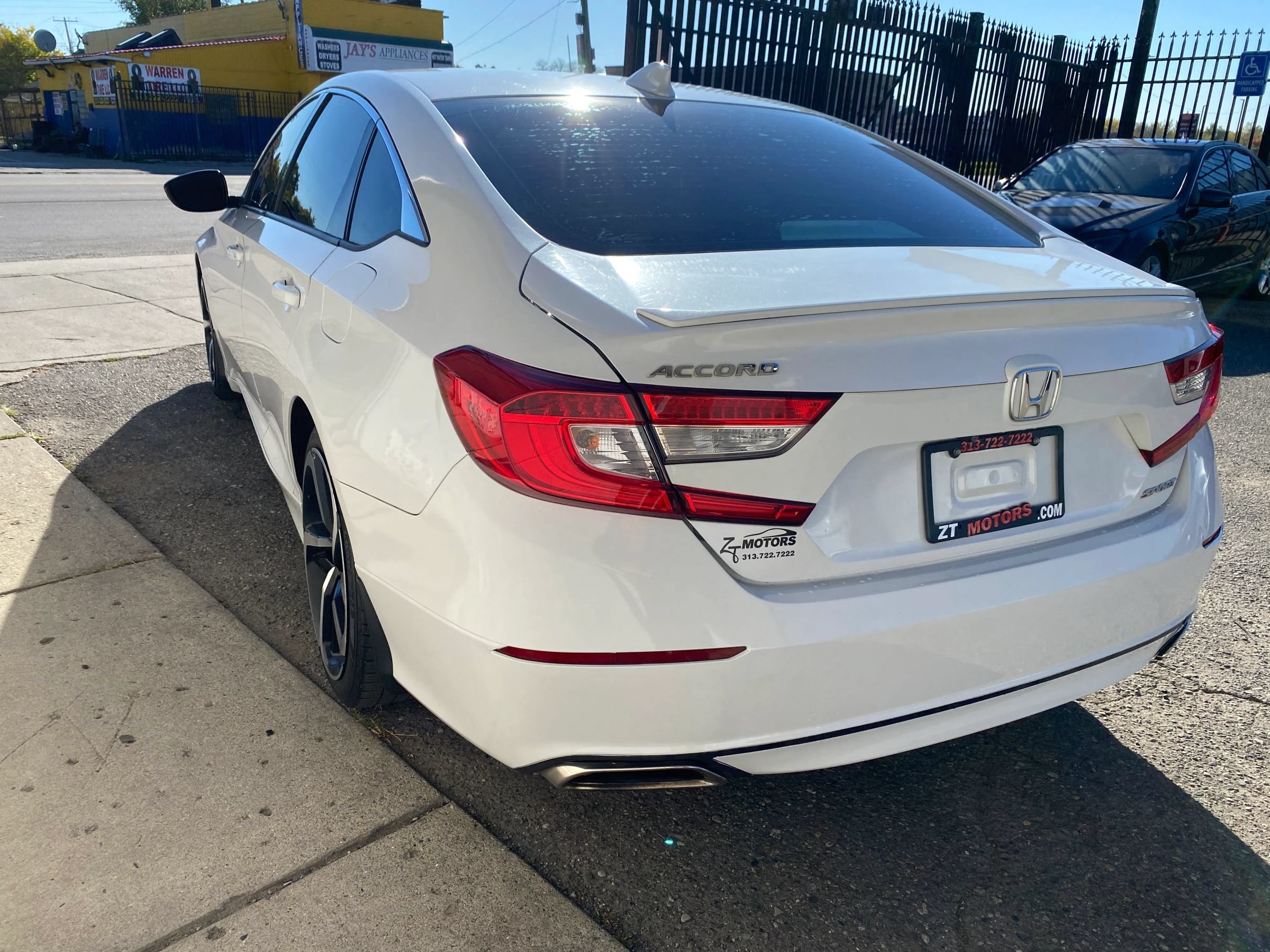Used 2019 Honda Accord Sport image 2