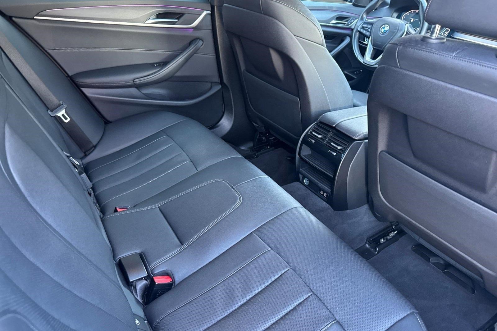 Used 2023 BMW 530e w/ Convenience Package image 30