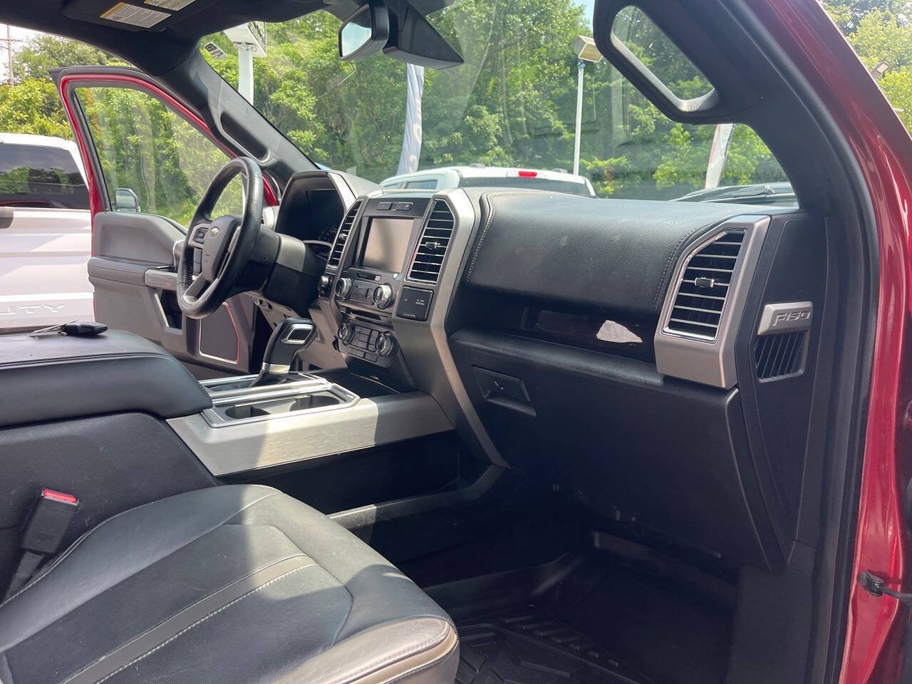 Used 2015 Ford F150 Platinum w/ Equipment Group 701A Luxury AWD/4WD image 33