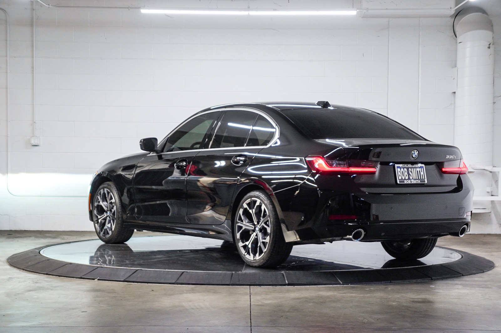 Used 2025 BMW 330i Sedan w/ Convenience Package RWD image 4
