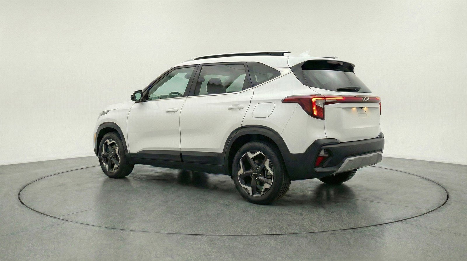 Used 2025 Kia Seltos S FWD image 6