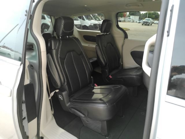 Used 2024 Chrysler Pacifica Touring-L FWD image 25