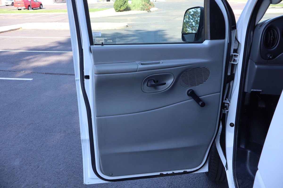 Used 2006 Ford E-250 and Econoline 250 RWD image 21
