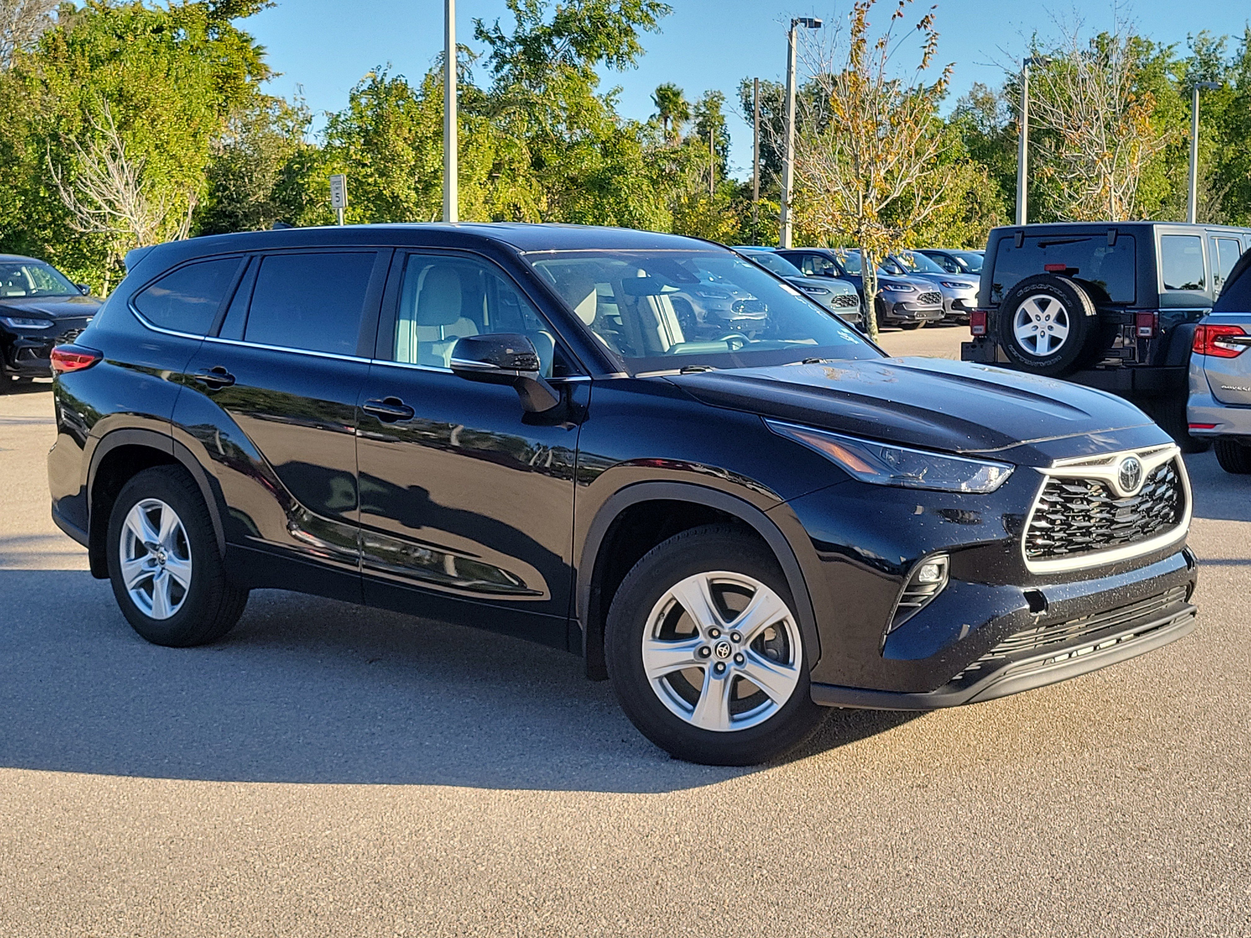 Used 2023 Toyota Highlander LE image 30