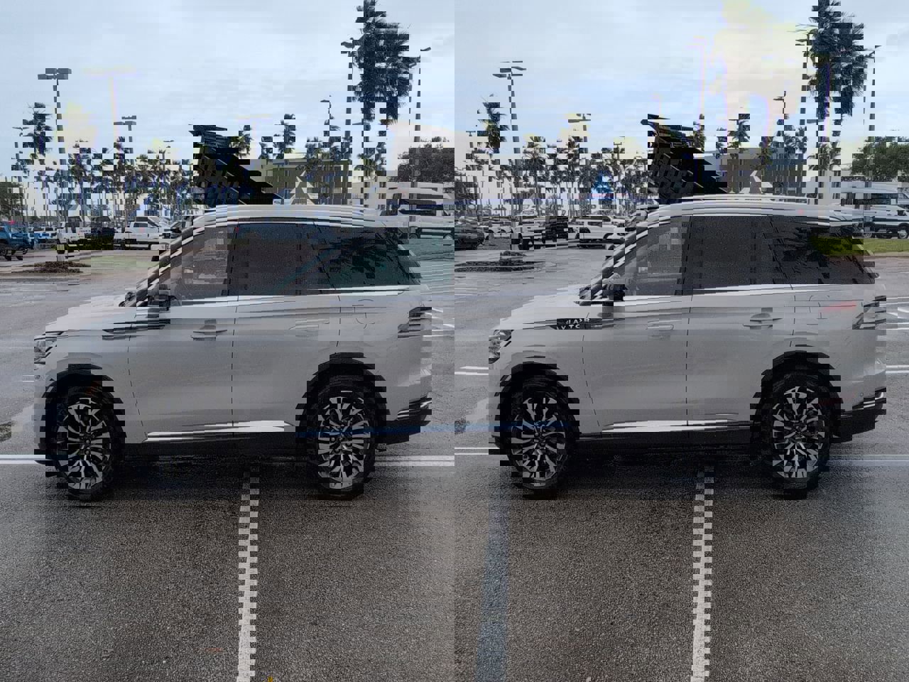Certified 2022 Lincoln Aviator Reserve RWD image 7