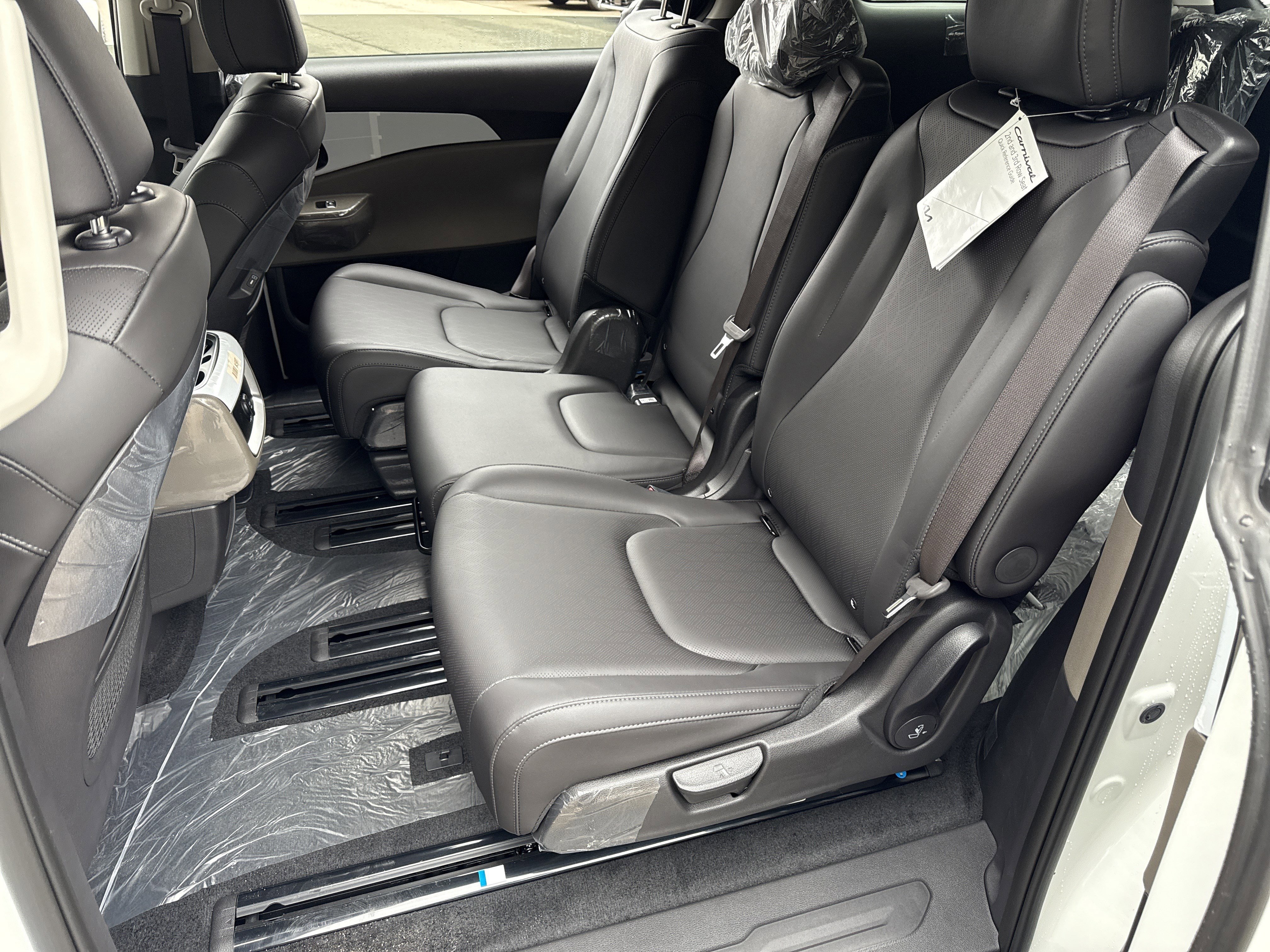 New 2025 Kia Carnival image 17