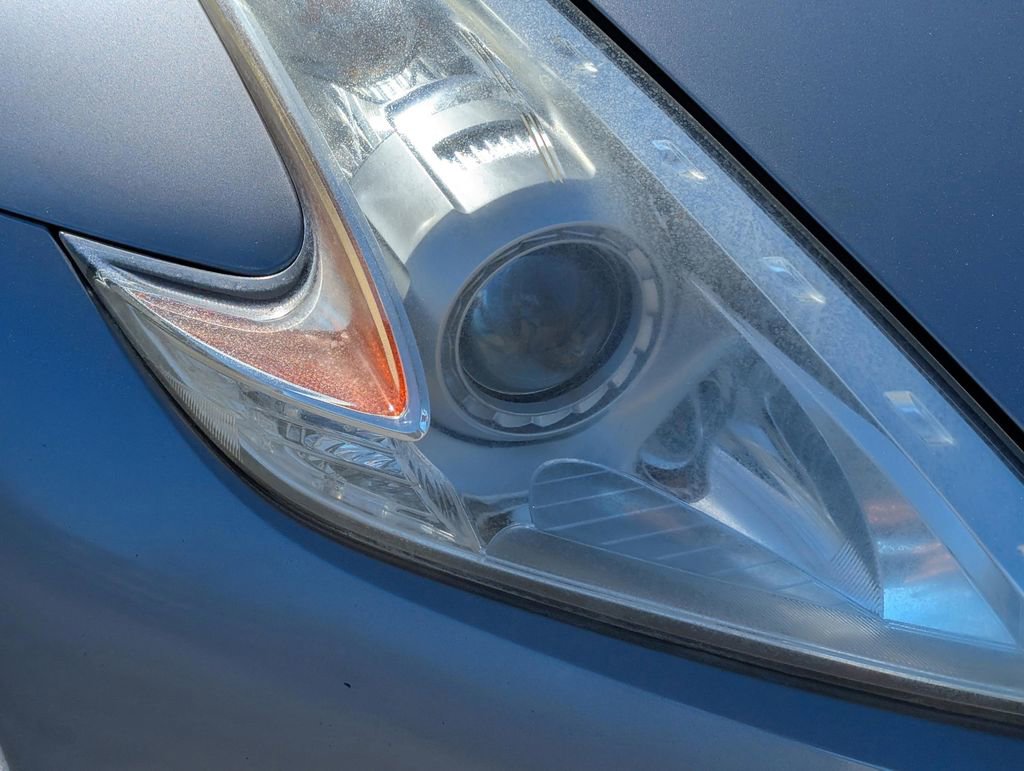 Used 2009 Nissan 370Z Touring image 9