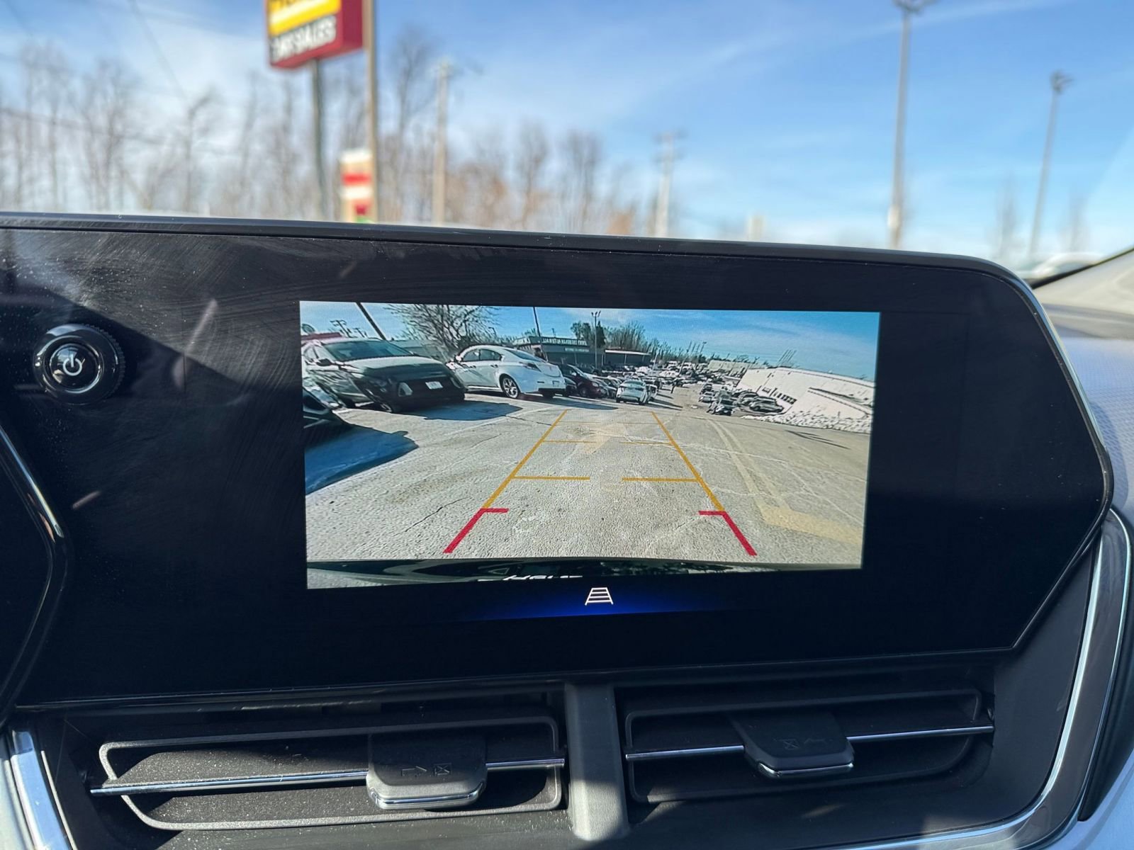 Used 2025 Chevrolet Trax LT w/ LT Convenience Package image 24