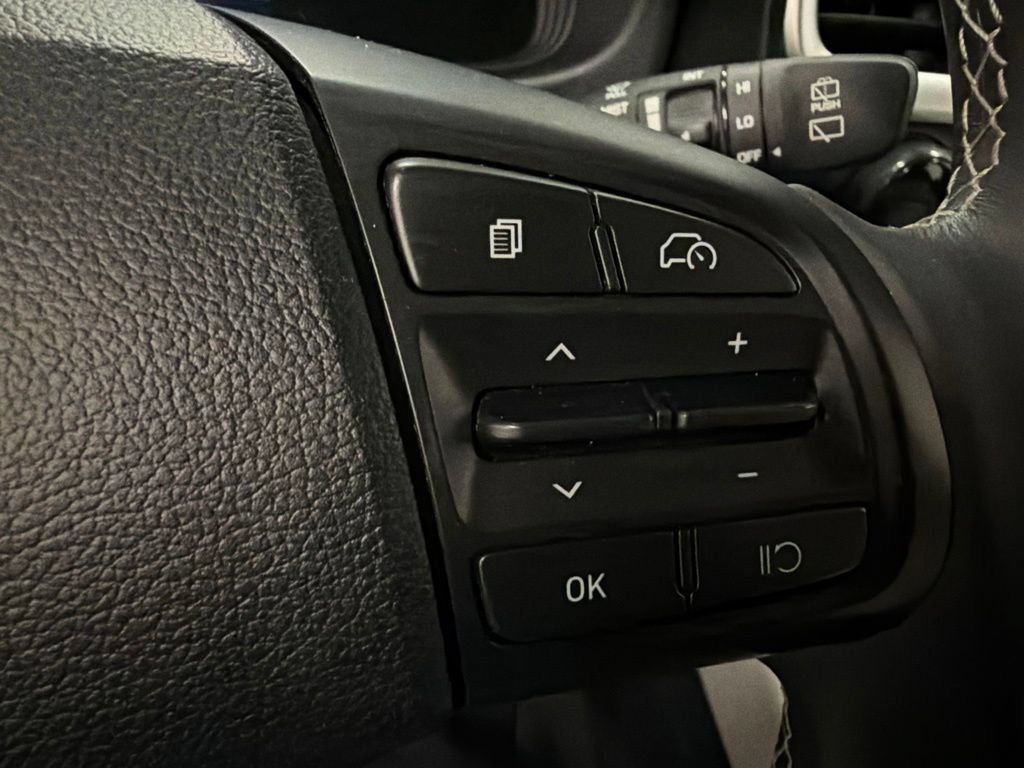 Used 2023 Hyundai Venue SEL FWD image 18