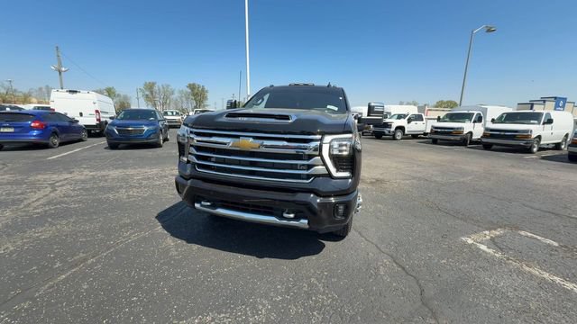 Used 2026 Chevrolet Silverado 3500 High Country w/ Technology Package AWD/4WD image 3