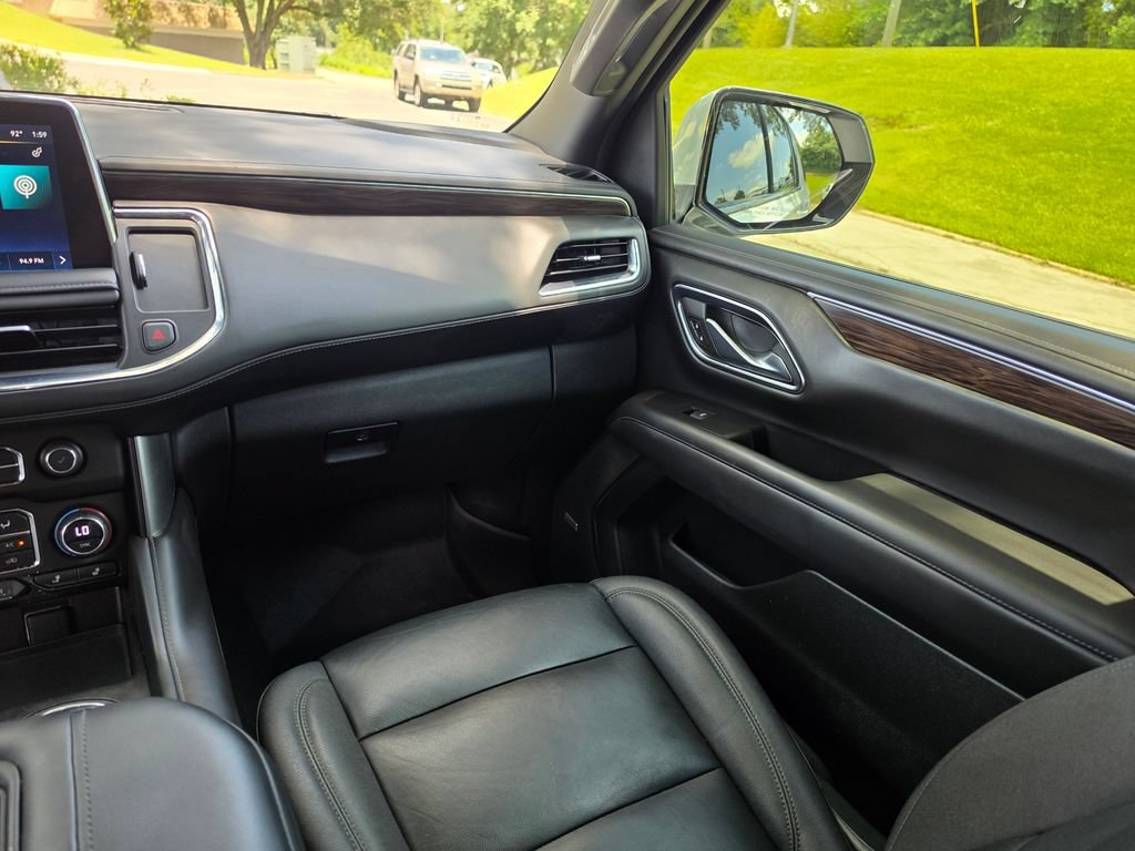 Used 2023 Chevrolet Suburban Z71 w/ Luxury Package AWD/4WD image 17