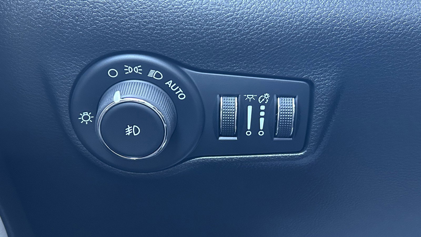 Used 2024 Jeep Compass Limited w/ Sun and Sound Group AWD/4WD image 19