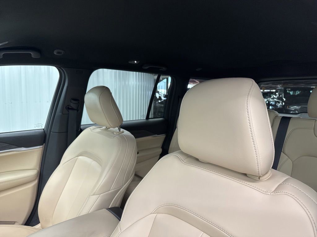 Used 2025 Jeep Grand Cherokee Limited w/ MOPAR Finishing Package RWD image 9