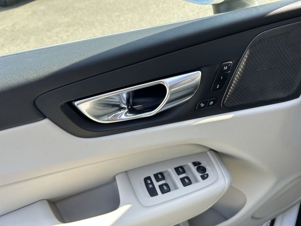 Used 2023 Volvo XC60 B5 Plus w/ Climate Package AWD/4WD image 16